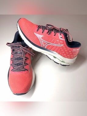 Mizuno Women’s Wave Inspire 17 Waveknit Running Shoes Size- 8.5